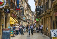 Declaran la Parte Vieja de Donostia zona saturada de toda actividad económica