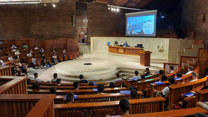 Bienvenida estudiantes 1º DBS