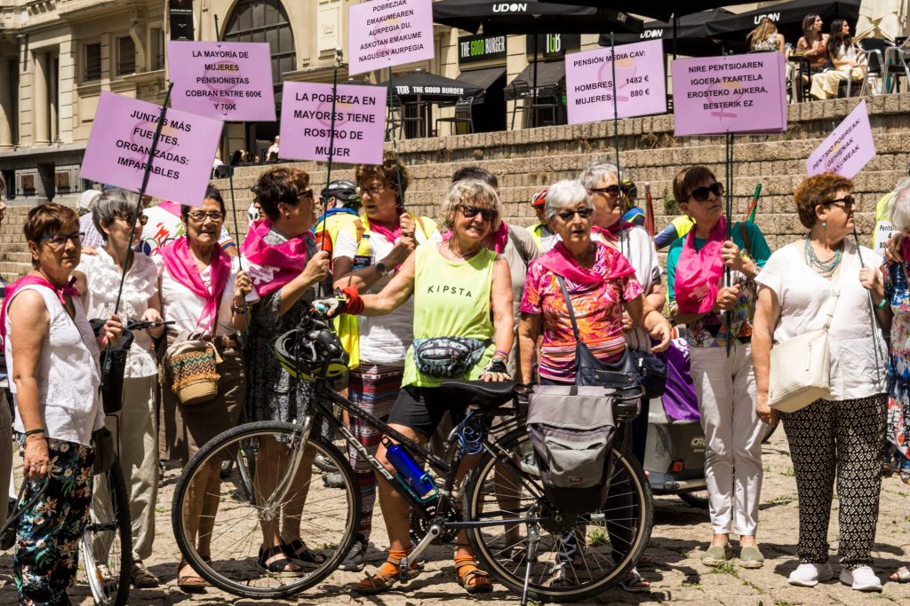 La marcha ciclista de los pensionistas culmina en Donostia
