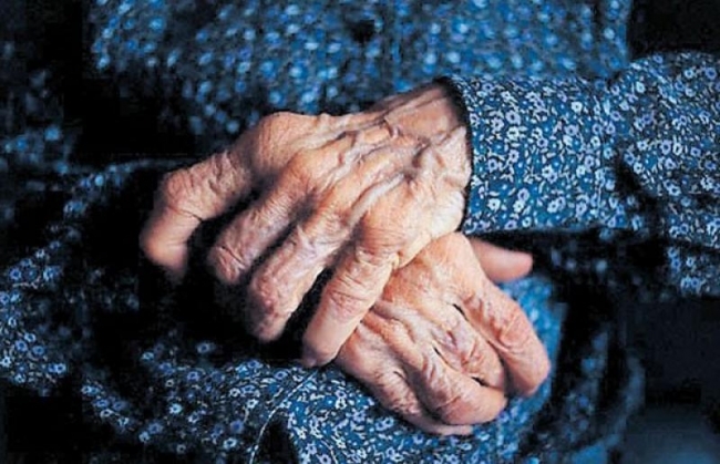 manos-anciana