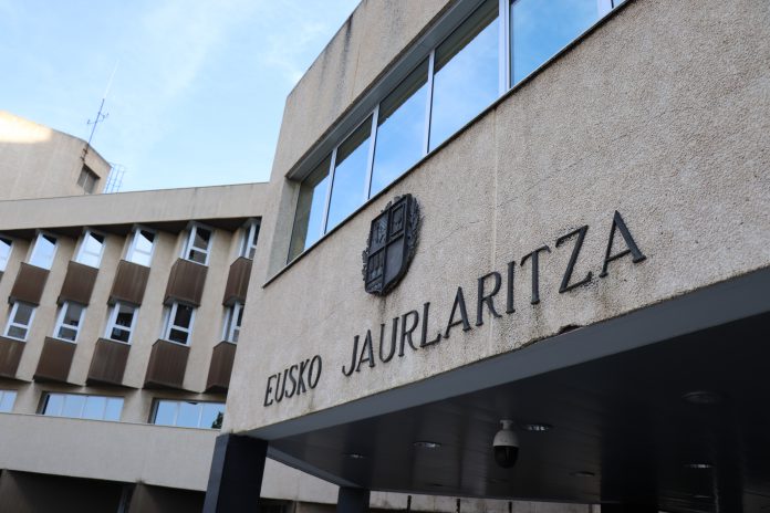 Lakua_5_abril_21-696x464-3