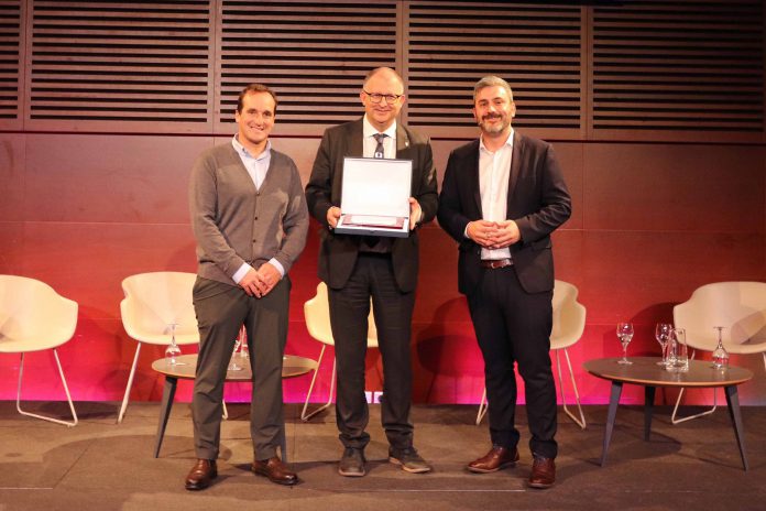 Javier Arellano recibe el premio EREDU 2022