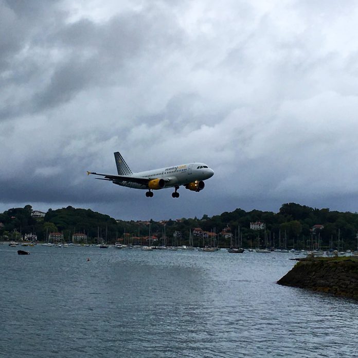 aeropuerto donostia donostiair aterriza