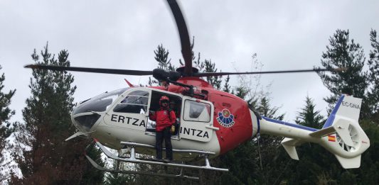 Evacuada en helicóptero una joven tras sufrir una lesión de rodilla cuando descendía del Aizkorri