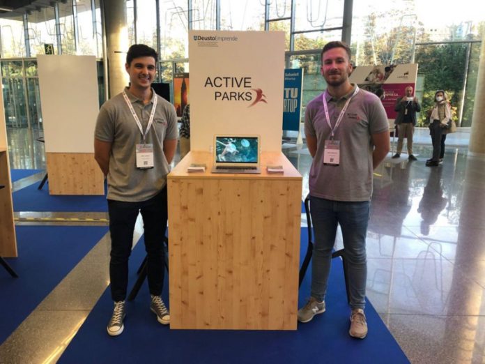 mugikon_el-coordinador-de-proyectos-de-mugikon-mikel-urbano-y-el-responsable-de-comunicacion-asier-gorostieta-en-el-b-venture-2021-768x576-1-696x522-1