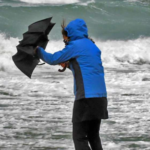 viento-paraguas-lluvia-696×446-1
