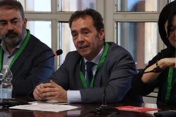 n770_Juan_Carlos_Abascal__durante_su_intervencion_esta_tarde-696x464-1