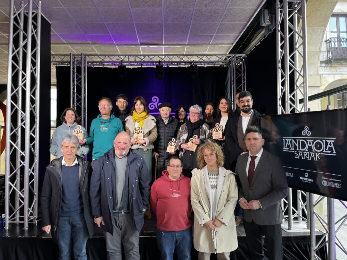 LANDAOLA_SARIAK__1_-696x522-1