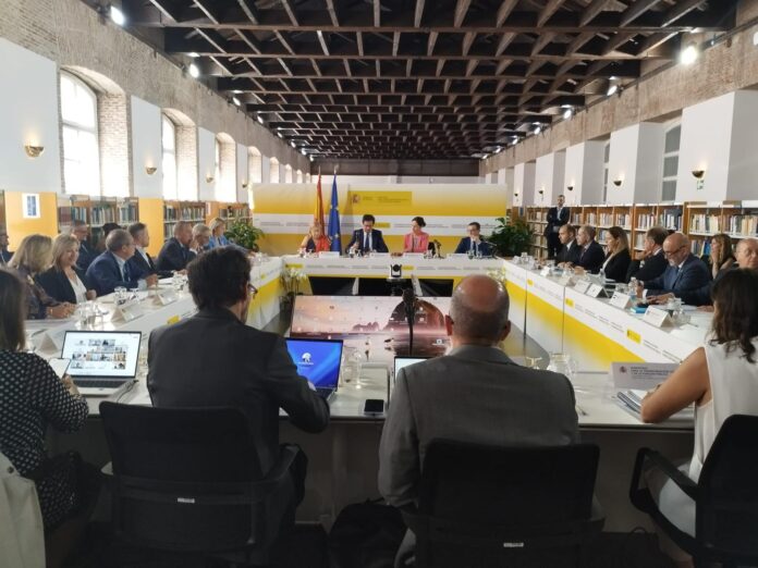 fotoconferencia-696x522-1