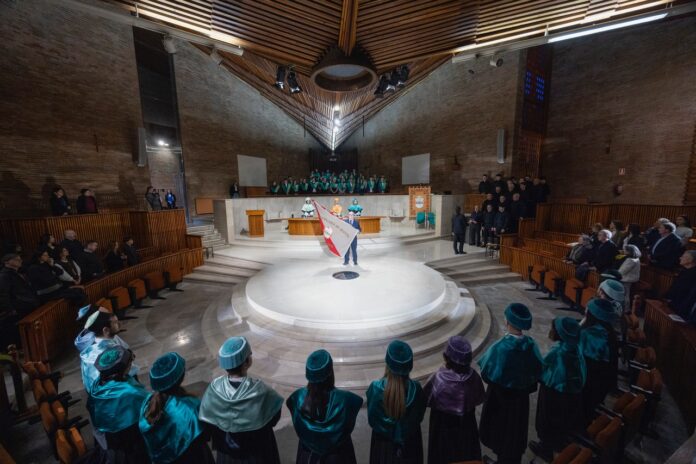 El Loiola Centrum acogió la ceremonia de investidura.