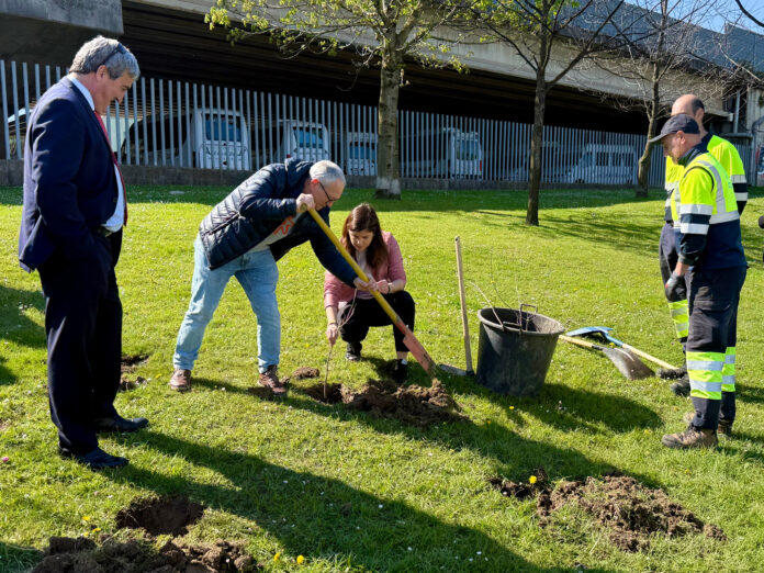 HELgbNMXAAAKeB1-696x522-1