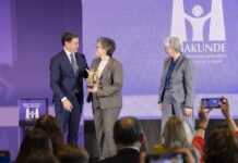 Mentxu Ramilo Araujo recibe el Premio Emakunde por su labor en la visibilización de las mujeres en la cultura digital