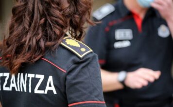 La Ertzaintza mantiene abierta la investigación para identificar a posibles víctimas del detenido por agresión sexual a menor en una tienda de golosinas de Donostia