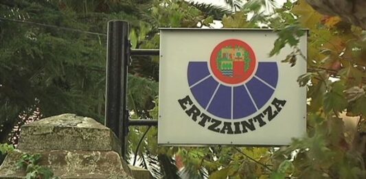 El joven arrestado por el apuñalamiento mortal en Errenteria sigue en dependencias de la Ertzaintza