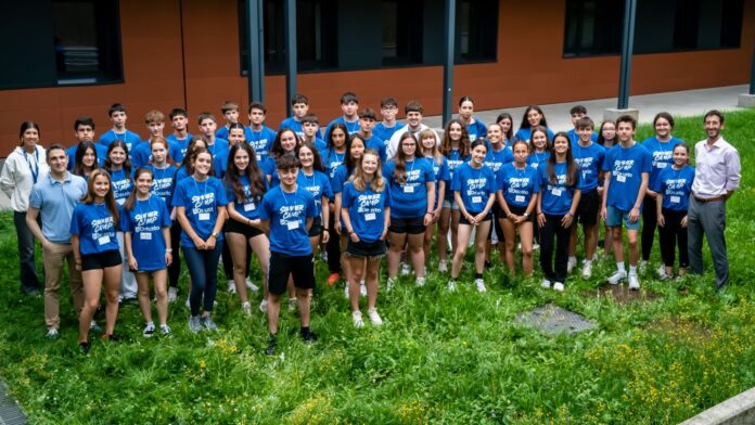 Fotografía de los participantes de la edición anterior del Campus de Verano en Donostia