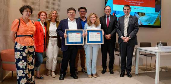 Los premiados con sus equipos de investigación