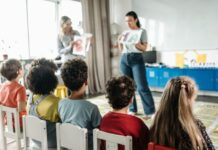 Hezkuntzak 7,3 milioira bitarte igo du itunpeko sarean premia bereziak dituzten ikasle behartsuei arreta bermatzeko aurrekontua