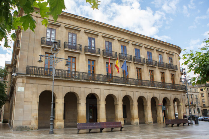 Fachada-Palacio-de-Navarra-Plaza-Castillo-696x464-1
