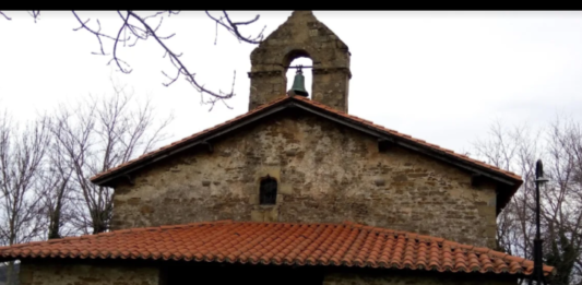La Ertzaintza investiga la desaparición de dos piezas de bronce en Zestoa y Zarautz