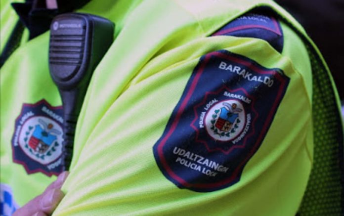 policiCC81a-barakaldo-udaltzaingoa3-696x437-1